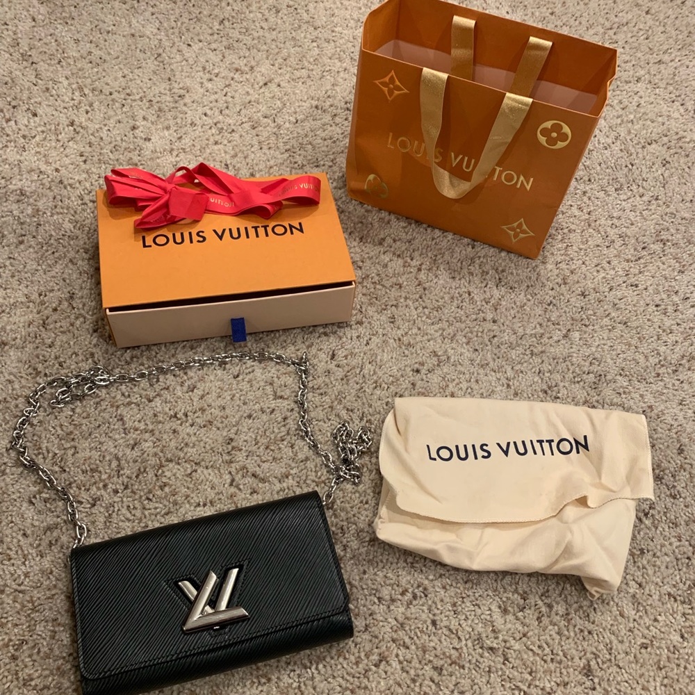 Louis Vuitton Chain Wallet Twist Epi Noir Like New